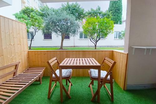 Les Baumettes Apartamento | Cozy Apt with Balcony - 5 min to the Beach