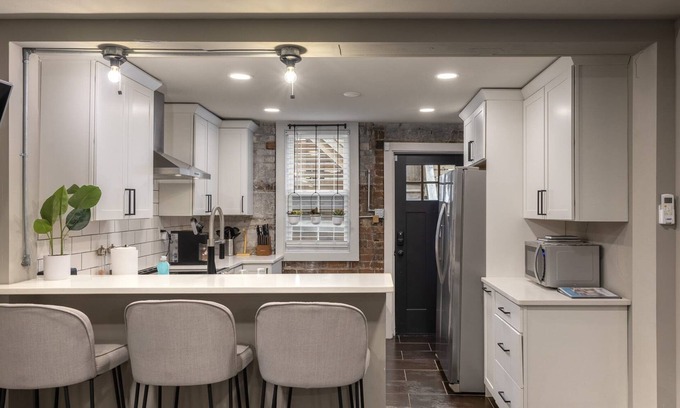 Ludlow Apartamento | Cozy Artist's Studio in Beautiful Historic Ludlow
