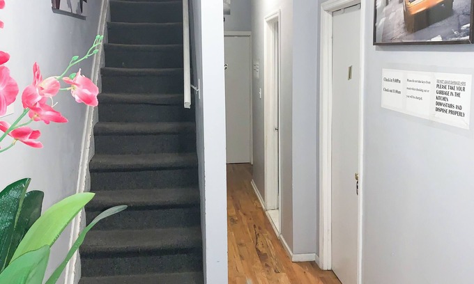 Cypress Hills Cama Y Desayuno | Cozy B&B in welcoming Brooklyn with WiFi, AC
