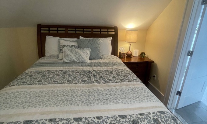 South Kortright Cama Y Desayuno | Cozy B&B with WiFi and AC in Terrific South Kortright