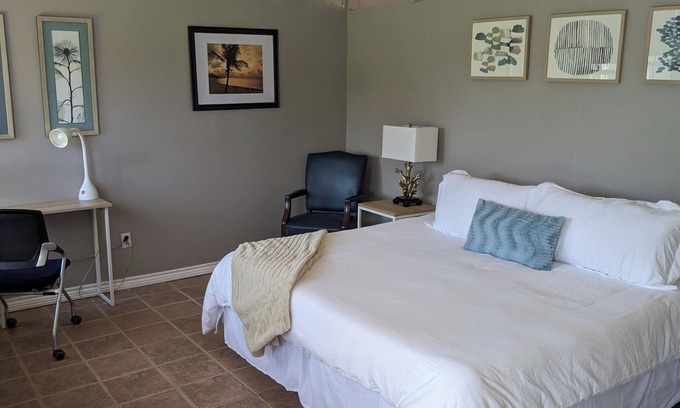 Flour Bluff Condominio | Cozy B- condo in charming Corpus Christi with WiFi, AC near Laguna Madre
