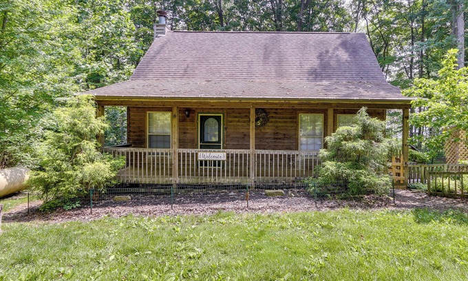 Cynthiana Casa | Cozy Bainbridge Retreat w/ Fireplace + Deck!