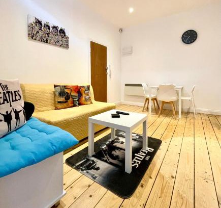 North Kensington Apartamento | Cozy Balcony Flat With Canal View