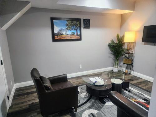 Northeast Edmonton Apartamento | Cozy Basement Suite - private entrance - Free Netflix