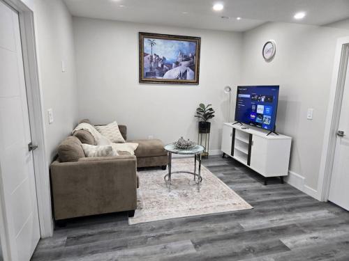 Southwest Calgary Apartamento | Cozy Basement Suite, SW Calgary