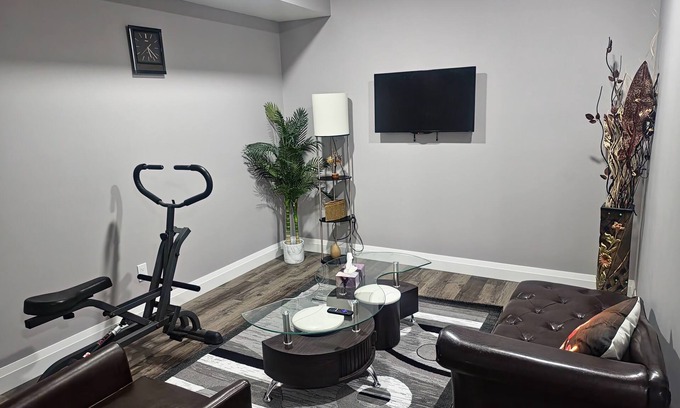 Northeast Edmonton Casa | Cozy Basement Suite with Free wifi and private entrance