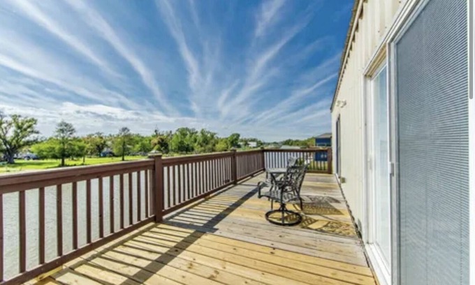 Theriot Casa | Cozy Bayou Fishing Camp on Brady Road with private Boat Launch and great views!
