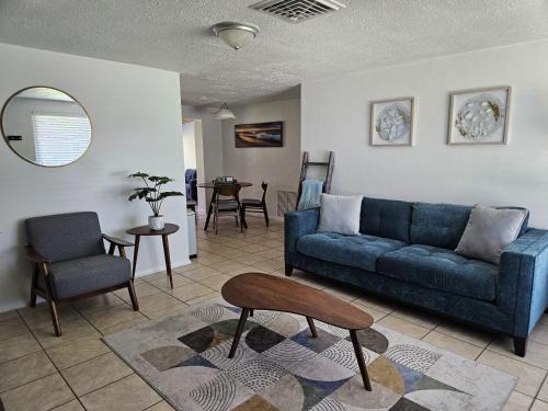 Bayshore Gardens Casa | Cozy Bayshore Garden 3 BR House close to IMG