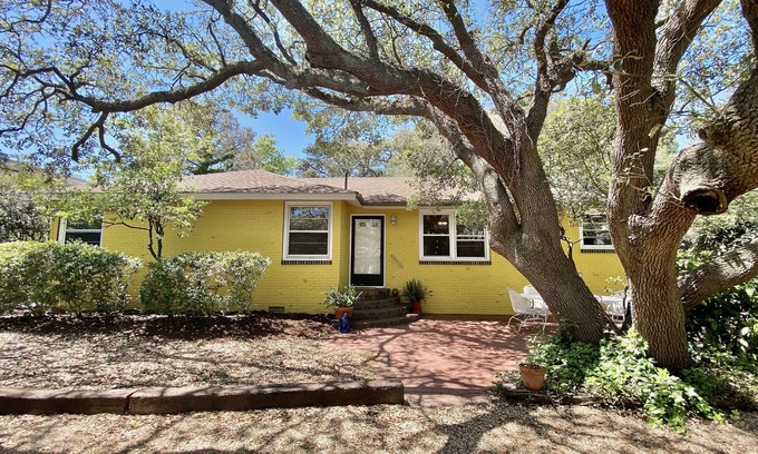 Northeast Virginia Beach Casa | Cozy Beach Bungalow 1 block from the ocean!