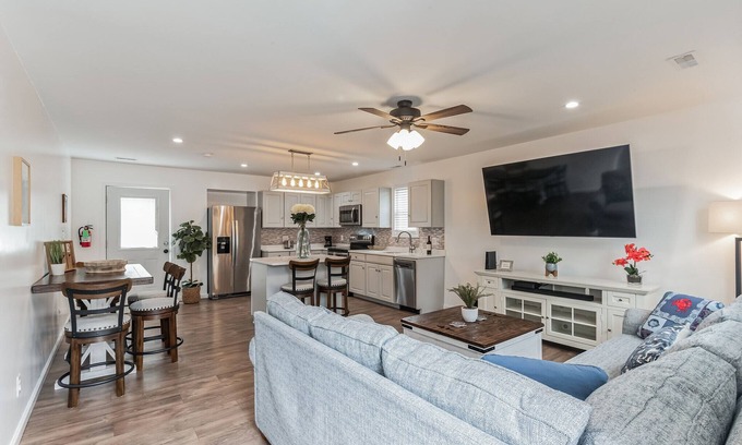 Villas Casa | Cozy Beach Cottage just minutes from historic Cape May Pet Friendly!