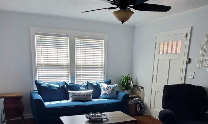 Biloxi Cabaña | Cozy Beach Cottage 2 minutes from beach