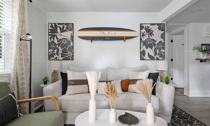 Charleston Casa | Cozy Beach Cottage Bungalow - 15 minutes to Folly!