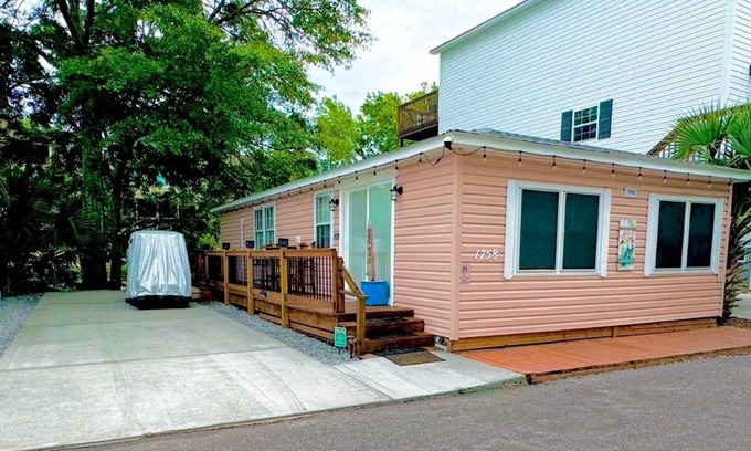 Surfside Beach Cabaña | Cozy Beach Cottage on Magnolia Lake Canal Close to Beach in Ocean Lakes #1758