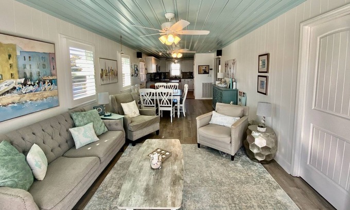 Long Beach Cabina | Cozy Beach Cottage with Beach & Canal Views, Steps from the Ocean ·