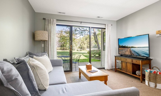 Williamsburg Condominio | Cozy Beach Front Condo | AC | Beach | Waterfront |