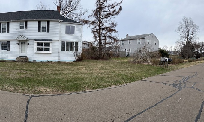 Old Saybrook Casa | Cozy Beach House - 5 min walk! to Knollwood Beach