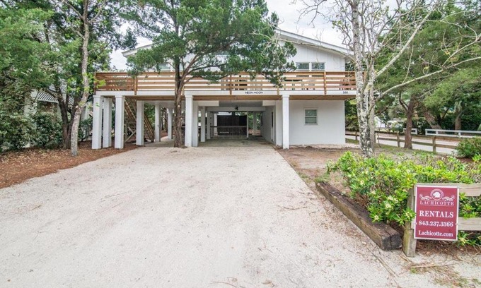 Pawleys Island Casa | Cozy Beach House Steps from the Shore: 4 Bedroom