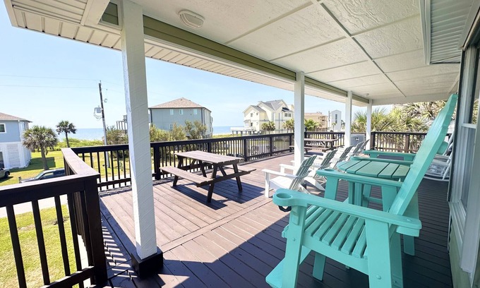 Indian Beach Casa | Cozy Beach House - short walk to the water, quiet neighborhood.