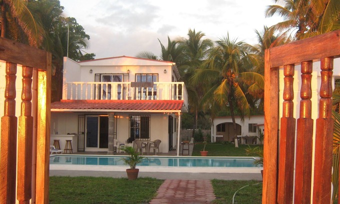 San Luis Talpa Casa | Cozy Beach House in front of the ocean with a private outdoor pool!