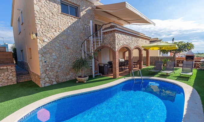 Pineda de Mar Villa | Villa en la playa para 8 pax, coche no necesario!