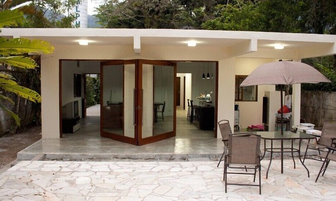 Pereque-Mirim Casa | Acogedora casa de playa frente a la playa con piscina, terraza, barbacoa