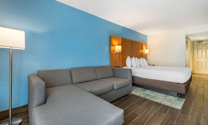Seabreeze Park Hotel | Cozy Beachfront Stay | Blend of Relaxation & Exciting Coastal Activities