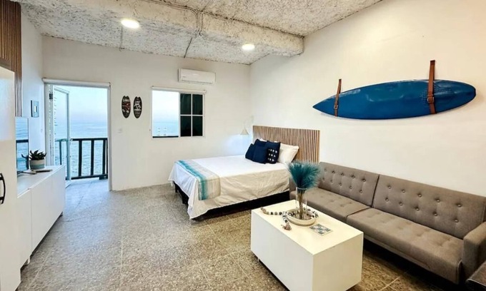 Santa Tecla Apartamento | Cozy beachfront studio at heart of Puerto de La Libertad
