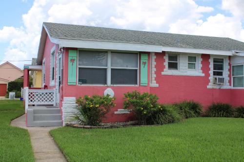 New Smyrna Beach Apartamento | Cozy Beachside Cottage Studio