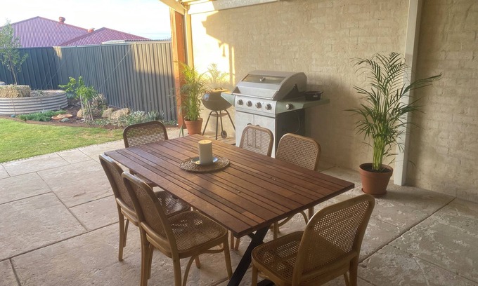 West Beach Casa | Cozy Beachside holiday home, just 300m from stunning West Beach, Esperance