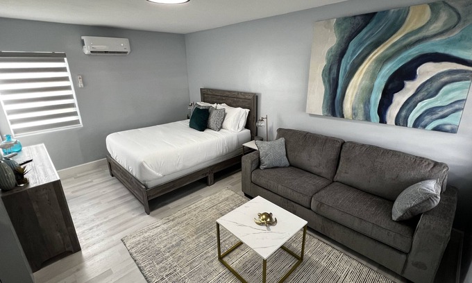 Daytona Beach Apartamento | Cozy Beachside Modern Boutique Hotel Suite with Kitchen - by Oceano Suites