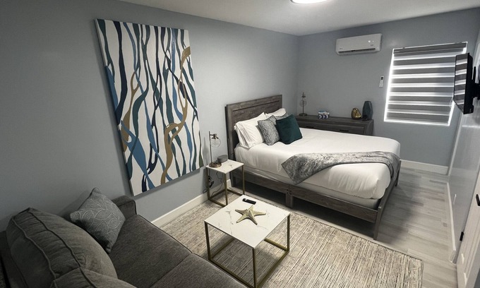 Daytona Beach Apartamento | Cozy Beachside Modern Boutique Hotel Suite with Kitchen - by Oceano Suites