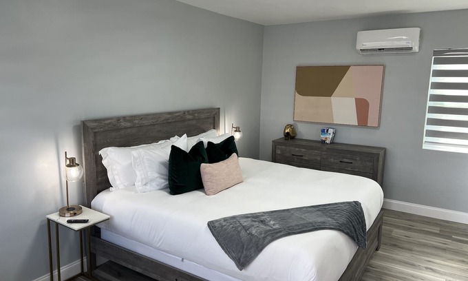Daytona Beach Apartamento | Cozy Beachside Modern Boutique Hotel Suite with Kitchen - by Oceano Suites