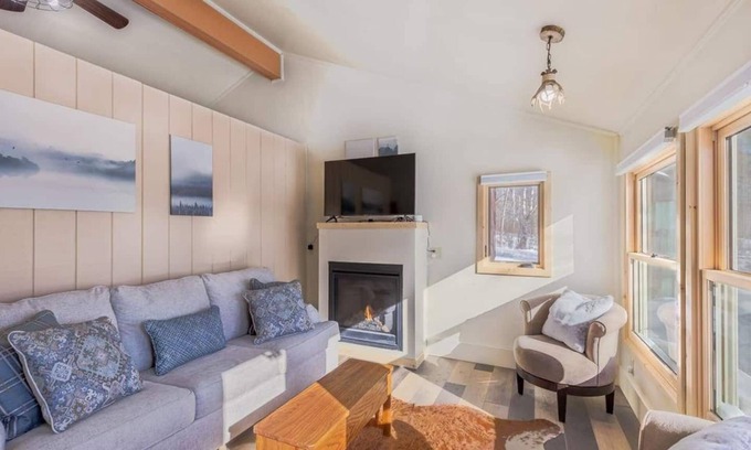 Tofte Apartamento | Cozy Bear Den - Sauna New kitchen Fireplace Large tv Wifi Indoor sauna