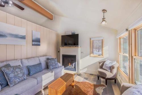 Tofte Apartamento | Cozy Bear Den - Sauna New Kitchen Fireplace Large