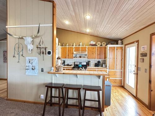 Lowell Casa | Cozy Beaver Lake Getaway
