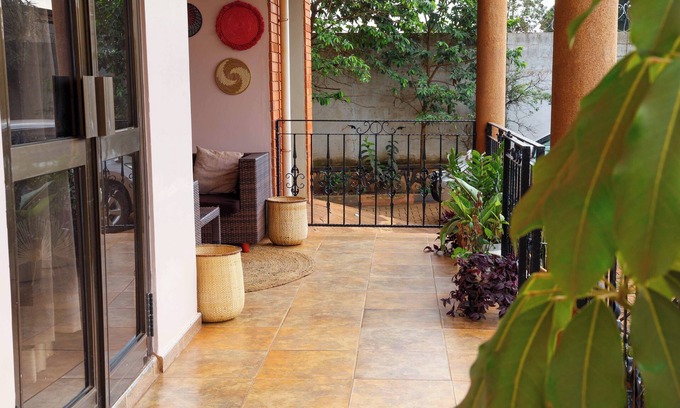 Kampala Cama Y Desayuno | Cozy Bed & Breakfast with Wi-Fi in Kampala