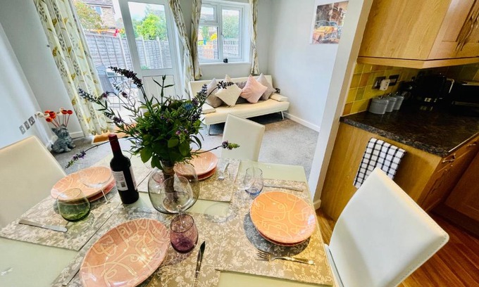 Bicester Apartamento | Cozy Bicester Village townhouse with garden