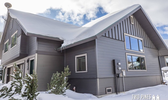 Big Horn Condominio | Cozy Big Horn Home Walking Distance to Big Sky Resort | Ski-In/Out | Fireplace