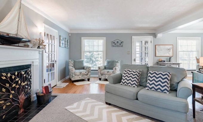 Cleveland Casa | Cozy Blue House on the Shores of Lake Erie