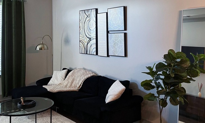 Lindbergh Apartamento | Cozy Boho Apt in Luxury Mid-Rise