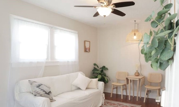 Fairfax Casa | Cozy Boho Bungalo w. Full Bath & King Bed