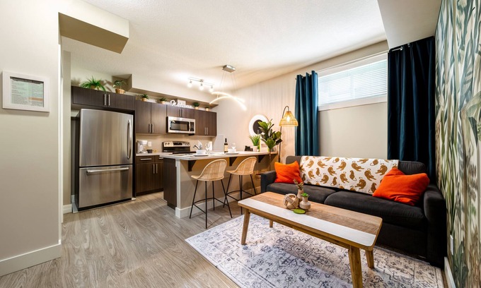 Southeast Edmonton Casa | Cozy Boho Jungle Themed Suite w/ Double Queen Beds