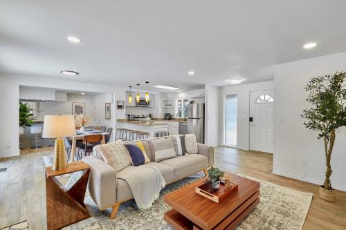 Alderwood Manor Casa | Cozy Bothell Rambler with Office Game room bar and XL Fenced Yard