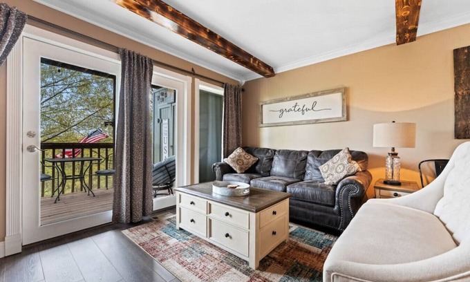 Notch Estates Apartamento | Cozy Branson Condo with Free attraction Tickets! Easy Walk-In Access & Close to Attractions!