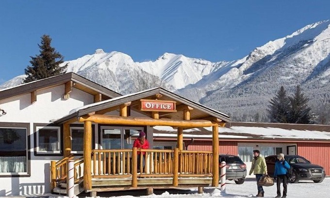 Canmore Apartamento | Cozy + Bright Canmore Room | Great Value!