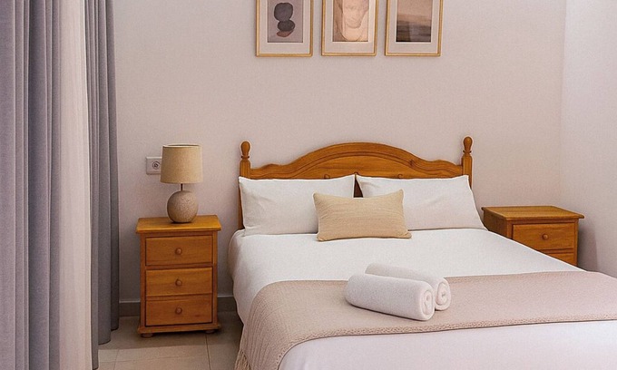 Ciudad Lineal Apartamento | Cozy & Bright - Family Escape Madrid