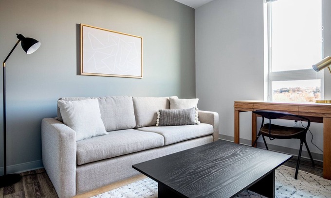 St. Elizabeth's Apartamento | Cozy Brighton 1BR w/ W/D, Doorman, near T & Shopping