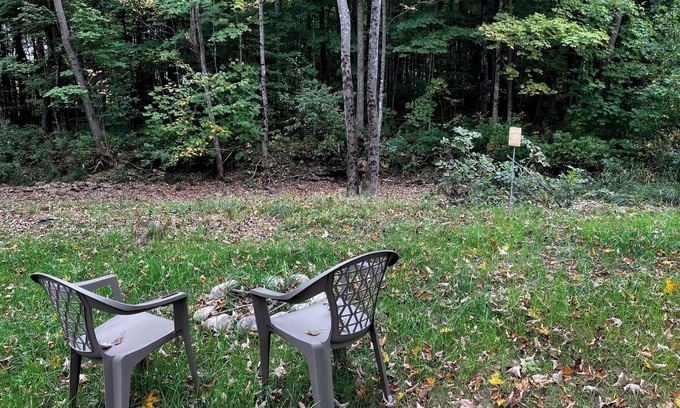 Bartlett Alquiler De RV | Cozy brookside campsite 2