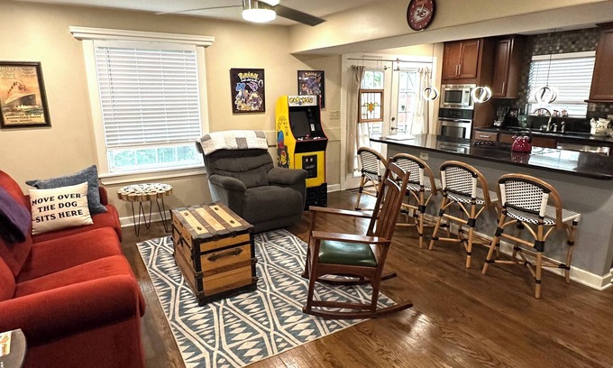 South Kansas City Casa | Brookside Pure Comfort! Parque en el lugar, perros bienvenidos