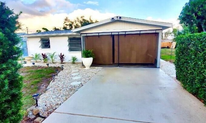 Englewood Casa | Cozy Bungalow, 3 min from Downtown Dearborn!